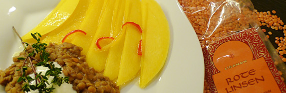 Mango-Carpaccio mit indischem Linsengemüse