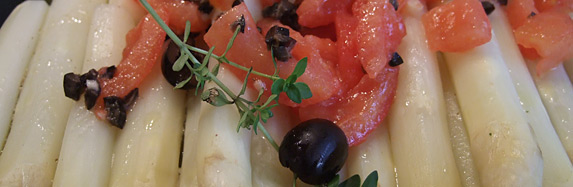 Spargelsalat mit Schweinefilet und Parmaschinken