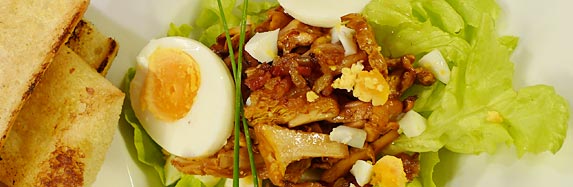 Salat mit Pfifferlingen an Himbeerdressing