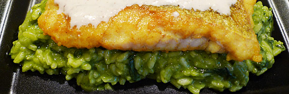 Spinatrisotto mit Fischfilet an Mandelsoße
