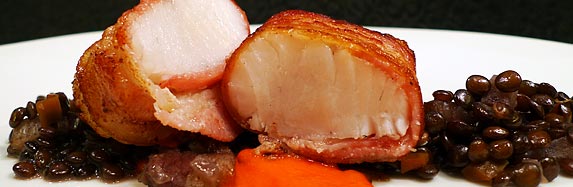 Zanderfilet mit Belugalinsen und Paprikasauce