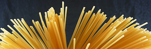Spaghetti Asia mit Mango und Sesamsoße
