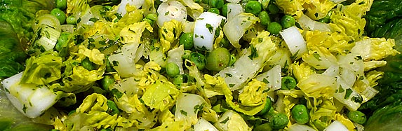 Petits pois à la française – Romanasalat mit Erbsenfüllung