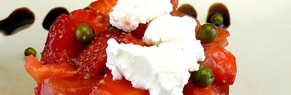 Erdbeer-Tomatensalat mit Ricotta Forte