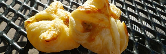 Blätterteig-Kissen mit Ziegenkäse