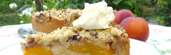 Pfirsichtarte mit Schokostreuseln