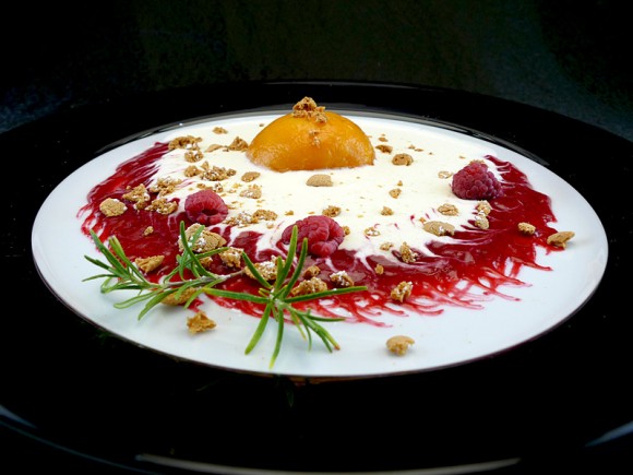 Rosmarin Sauercreme mit Würzpfirsich Rosmarin Sauercreme mit Würzpfirsich