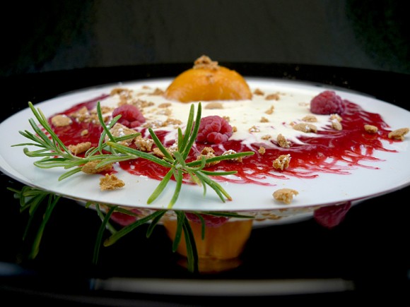 Rosmarin Sauercreme mit Würzpfirsich Rosmarin Sauercreme mit Würzpfirsich
