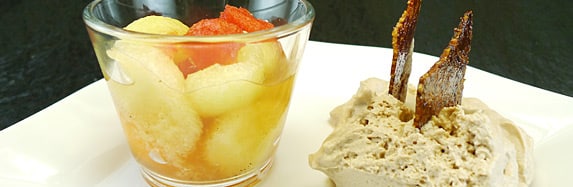 Balsamicocreme und Krokant mit dreierlei Melone in weißem Port