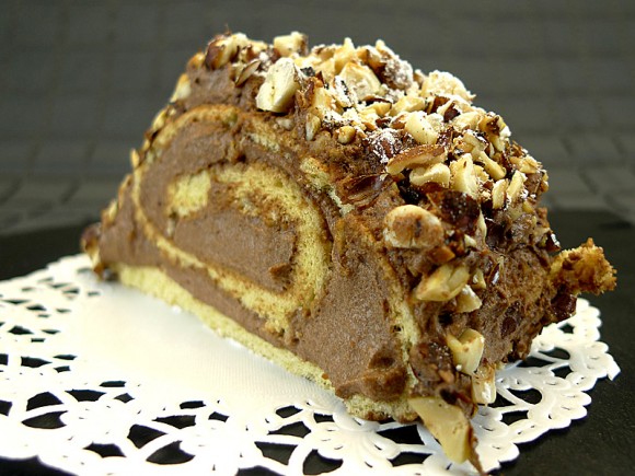 Nougat-Nuss-Roulade