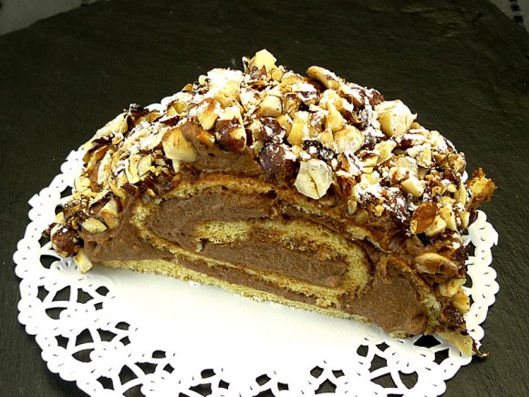 Nougat-Nuss-Roulade