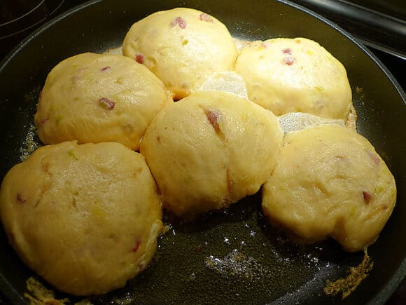Deftige Dampfnudeln für Speckvegetarier Foto: Tagesgericht - Was koche ich heute