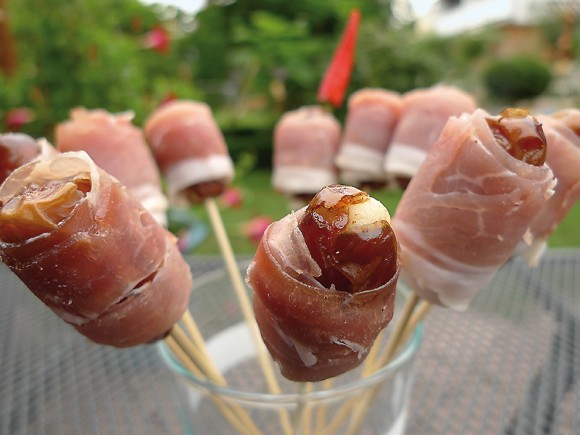 Datteln mit Chili-Marzipan