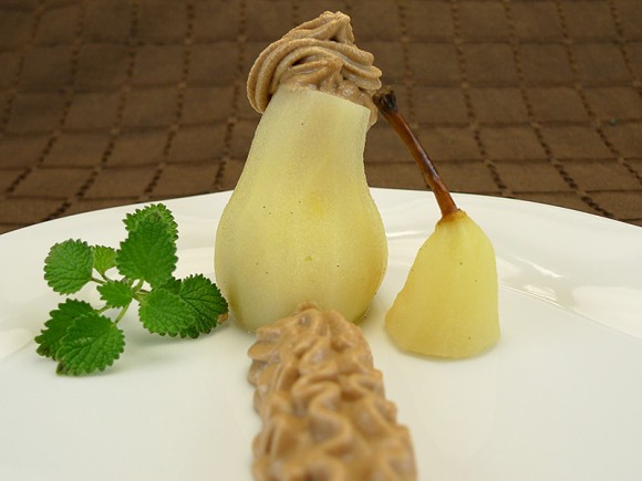 Nougat-Mousse mit Würzbirne