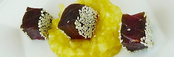 Gebeizte Thunfisch-Pralinen mit Ananas-Relish