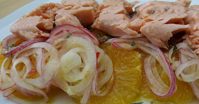 Orangen-Zwiebel-Salat mit Schwertfisch