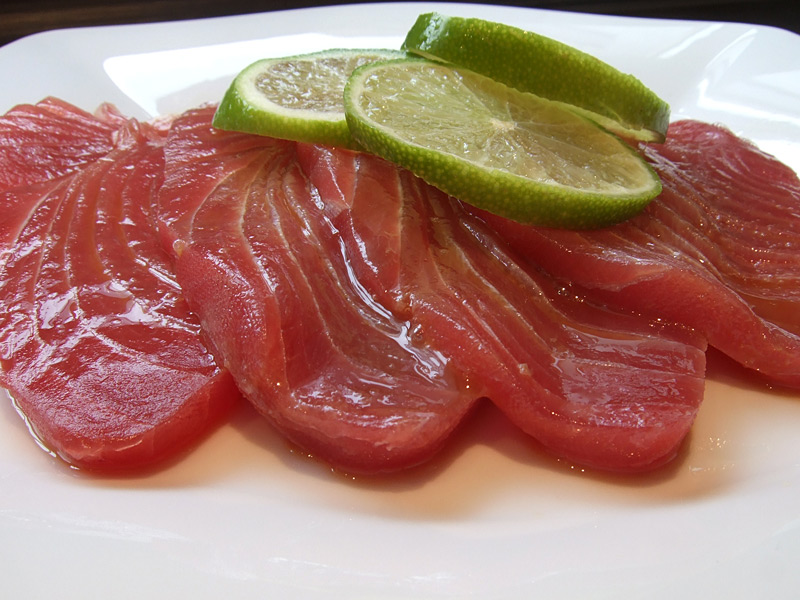 Eine Rarität auf unseren Tellern: Spargelsalat mit mariniertem Thunfisch