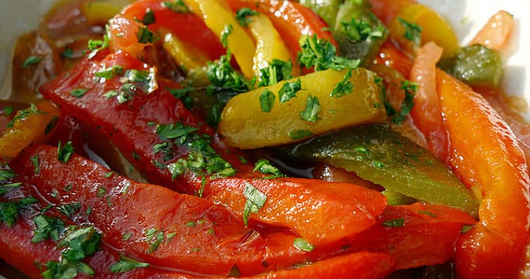 Paprikasalat mit Tomaten auf spanische Art