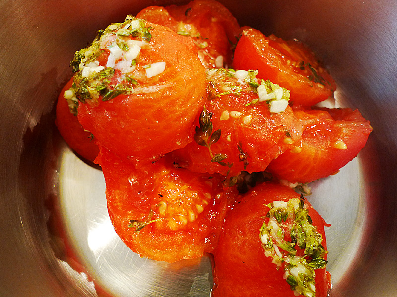 Tomatensoße mit frittierten Kapern