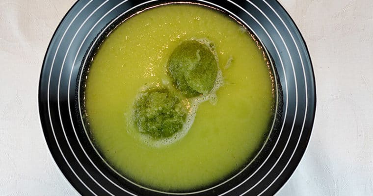 Basilikum-Sorbet im grünen Apfelsüppchen mit Nuss-Marzipan-Zigarre