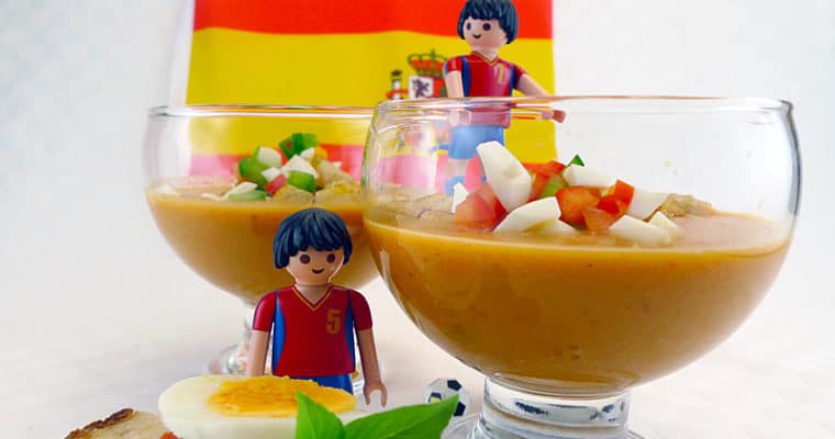 Gazpacho – kalte, spanische Suppe aus ungekochtem Gemüse