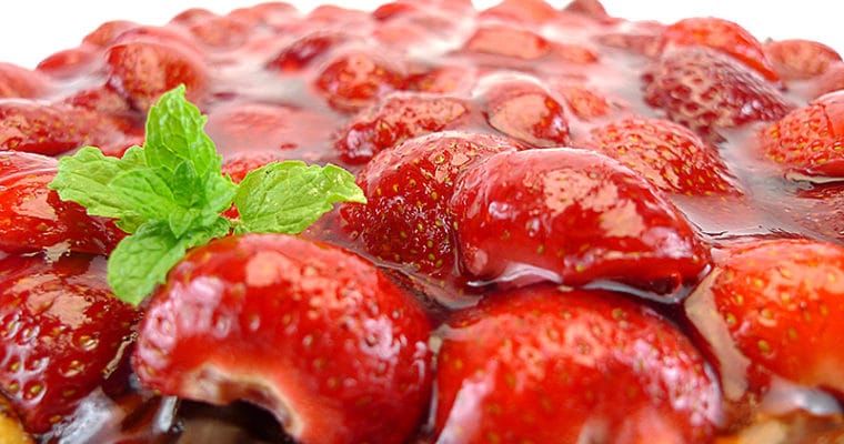 Erdbeertarte auf Mandelkruste mit Schokoschicht