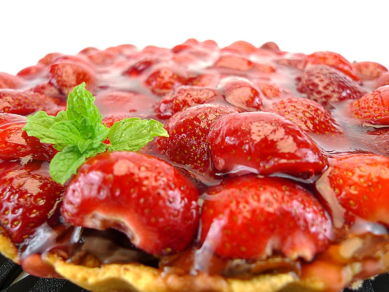 Erdbeerkuchen - Erdbeertarte auf Mandelkruste mit Schokoschicht