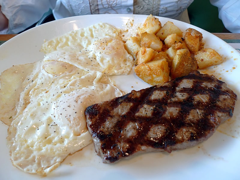 Breakfast in America - Steak and Eggs im Egg & I am Highway Nr. 1 (North) in Maine
