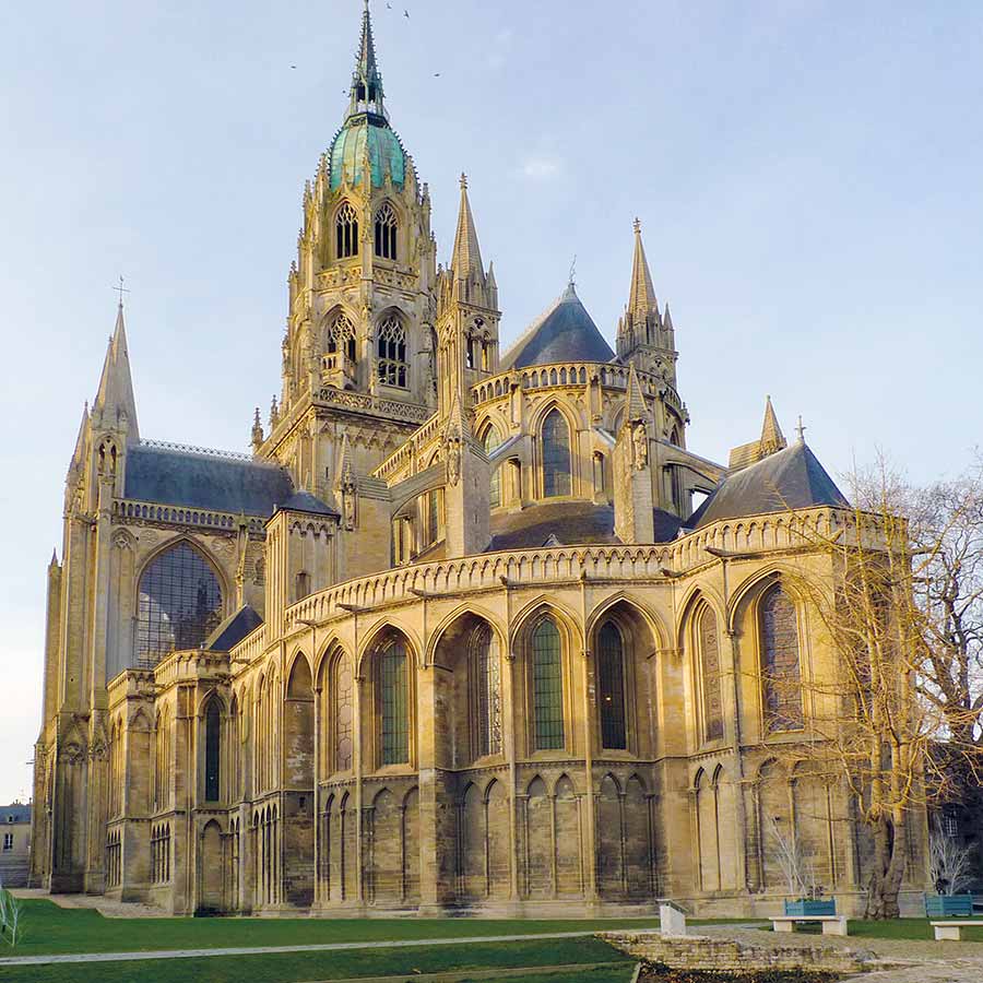 Apfel-Nuss-Kuchen Rezept – Hier aber die Kathedrale von Bayeux