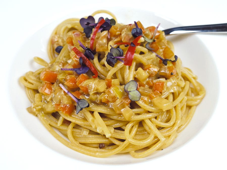 Spaghetti mit Gemüse in Sojarahm