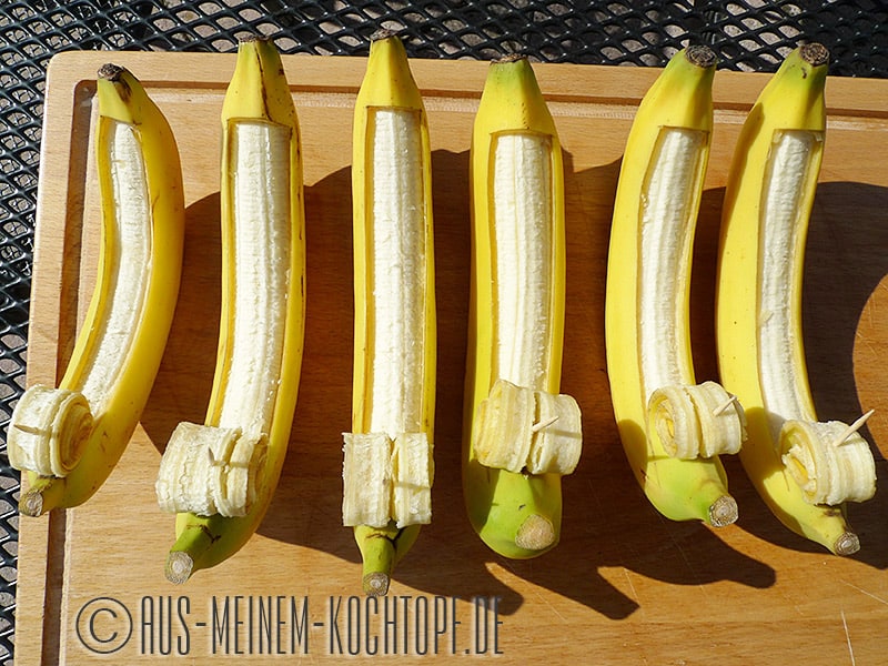 Schokobananen vom Grill als venezianische Gondeln - Bananengondeln
