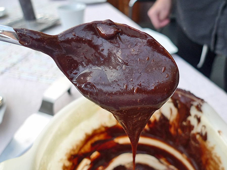 Die fertige Schokoladenmasse für unsere Schokotörtchen mit flüssigem Kern