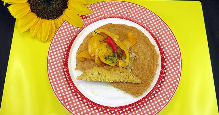 Indische Reispfannkuchen mit Paprikagemüse