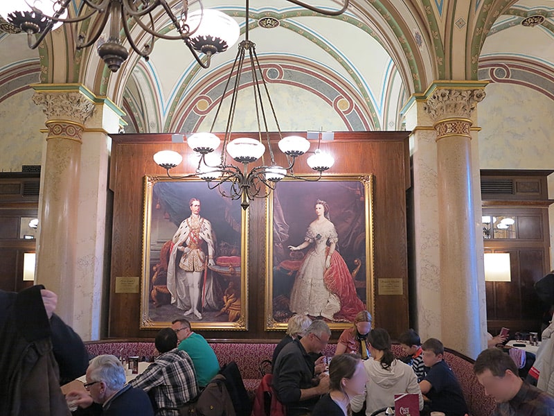 Im Café Central in Wien
