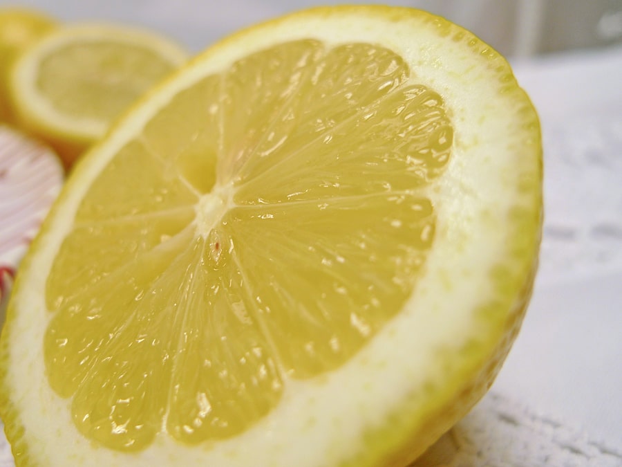 Zitrone für die Zitronen-Tarte. Zitronentarte