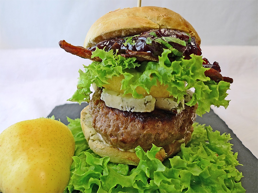 Der fertige Burger: Burger Buns selbst gemacht