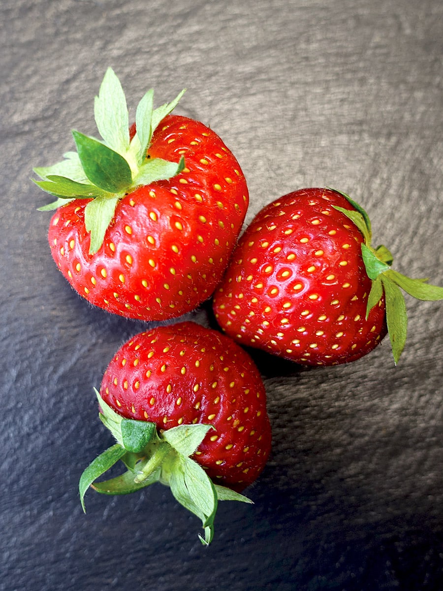 Erdbeeren für Spargel mit Chili-Erdbeeren an Rucolanudeln