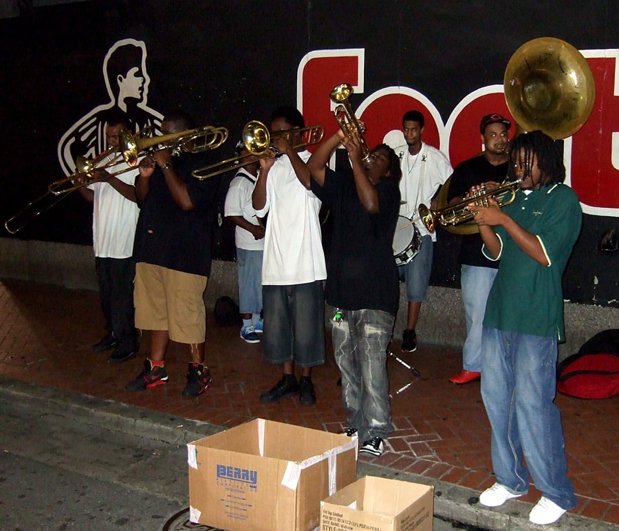 Jazz und Blues gibt es in New Orleans live an mancher Ecke