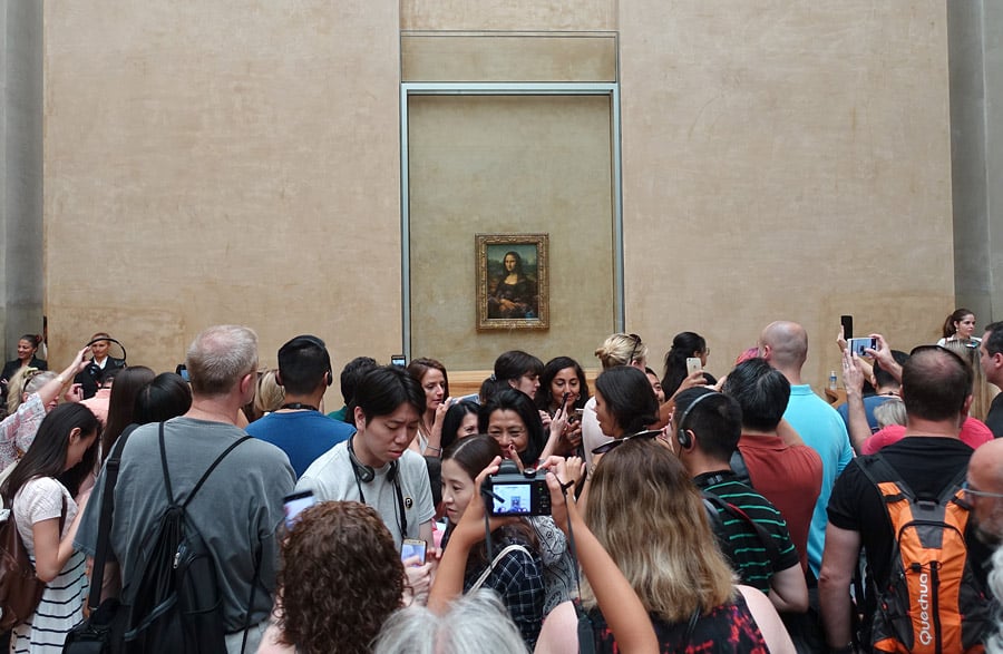 Mona Lisa im Louvre mit Besucherandrang