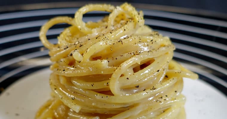 Das einfachste Spaghetti-Rezept ever! – Spaghetti mit Pecorino und Pfeffer