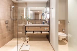 Neu gestaltetes Badezimmer im Warmbaderhof - Foto: © Warmbaderhof