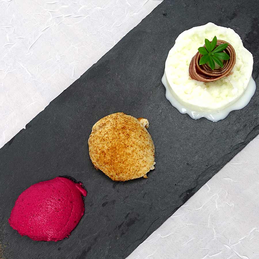 Rote Bete und Rhabarber-Mousse mit Joghurt-Granita aus Schafsmilch zum Dessert