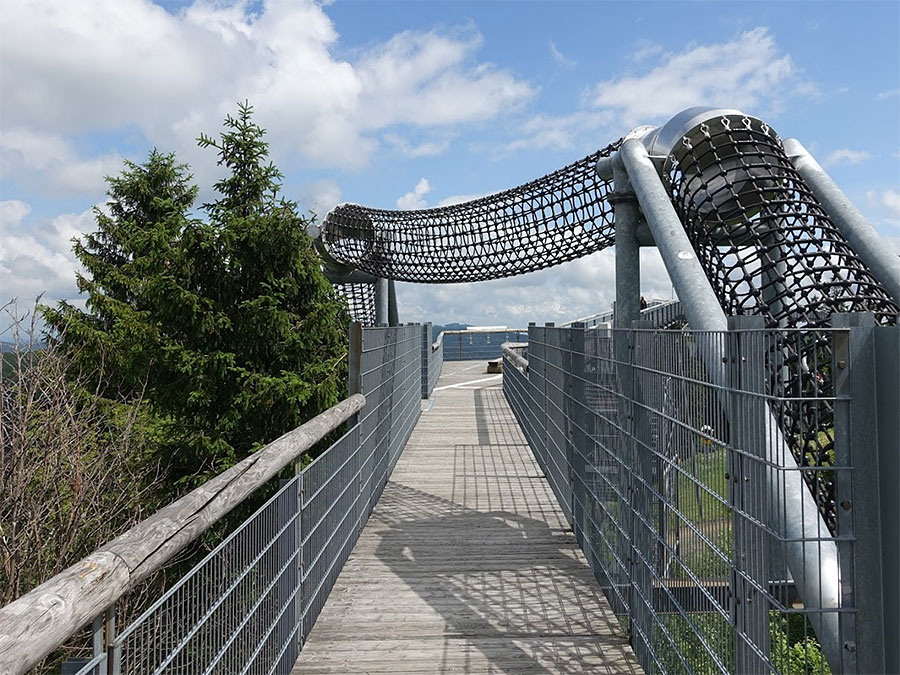 Auf der Panorama Erlebnis Brücke in Winterberg