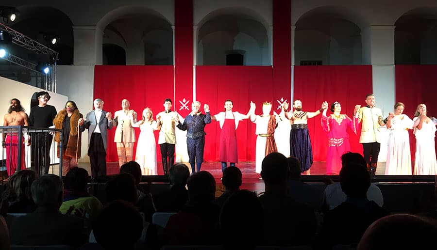 Verdienter Applaus am Premierenabend für die fantastische Laiengruppe der Sommerspiele Eberndorf
