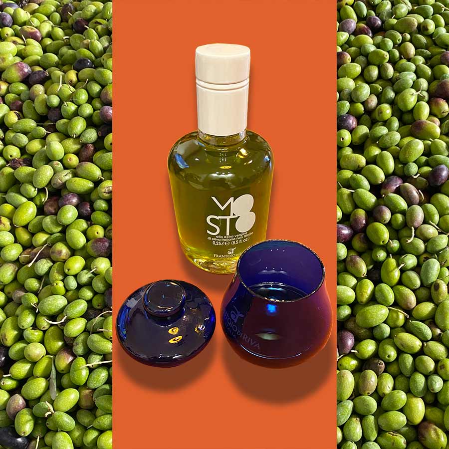 Olivenöltest in blauen Gläsern - Von der Olive zum Öl