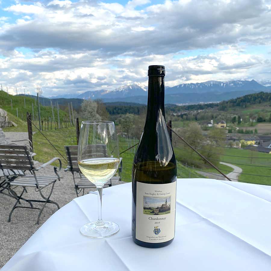 Der Blick von der Terrasse des Weinguts und des Restaurant Leiten